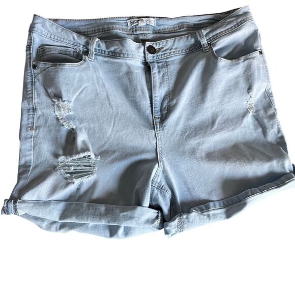 Meri Skye (Dia) Lightwash distressed denim shorts - Picture 2 of 7